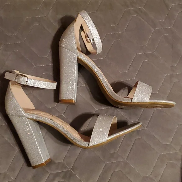 NIB Silver Strappy Heels - Picture 8 of 16